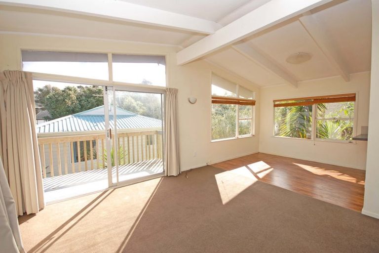 Photo of property in 1/40 Woodstock Road, Forrest Hill, Auckland, 0620