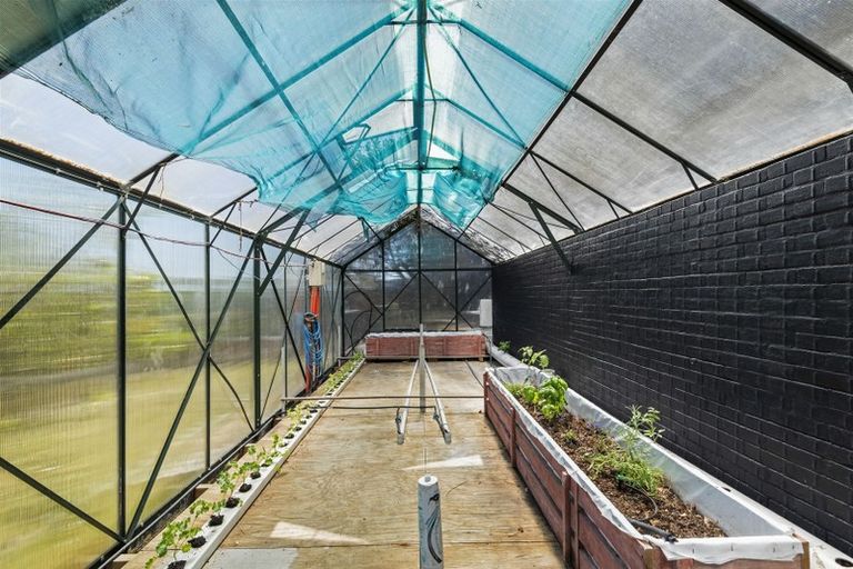 Photo of property in 1/870 Beach Road, Waiake, Auckland, 0630