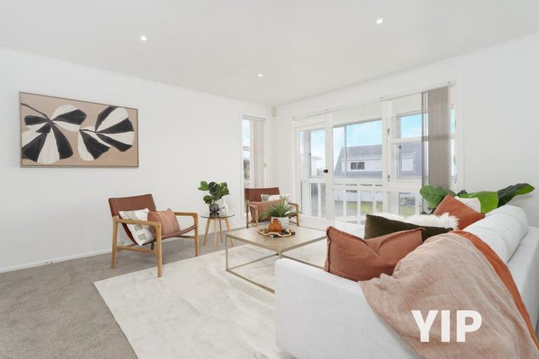 Photo of property in 10 Edgecombe Street, Newlands, Wellington, 6037