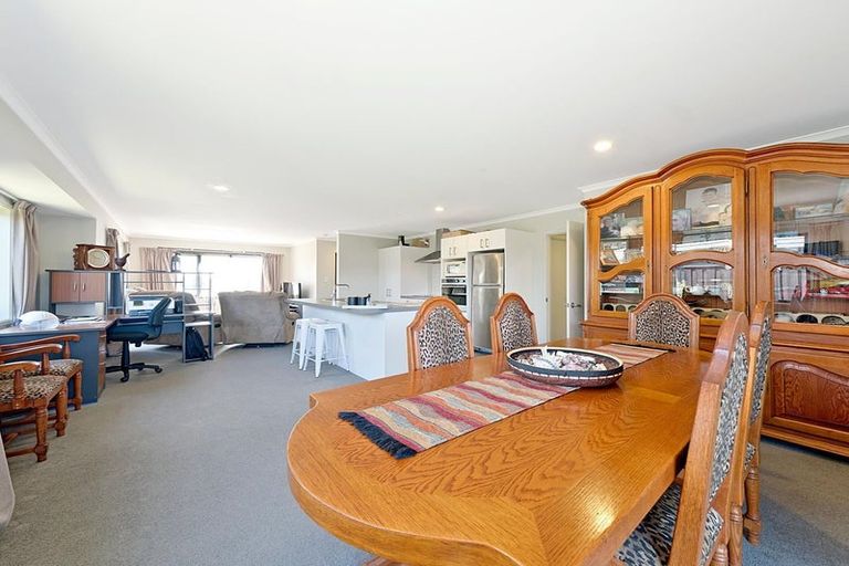 Photo of property in 66 Shillingford Boulevard, Rolleston, 7615