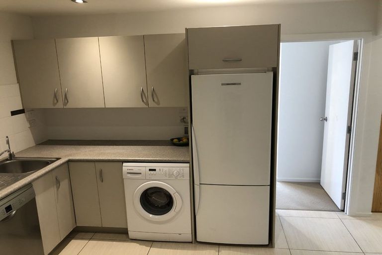 Photo of property in 6 Hinemoa Terrace, Birkenhead, Auckland, 0626