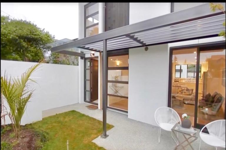 Photo of property in 52 Omahu Road, Greenlane, Auckland, 1051
