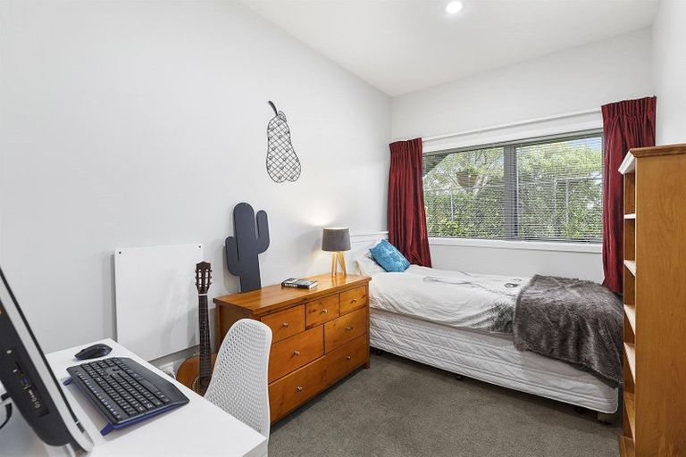 Photo of property in 58a Kahu Road, Paremata, Porirua, 5024