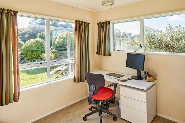 Photo of property in 3 Woolwich Close, Whitby, Porirua, 5024
