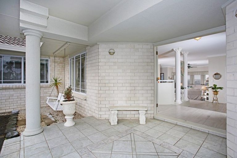 Photo of property in 17 Santa Monica Place, Goodwood Heights, Auckland, 2105