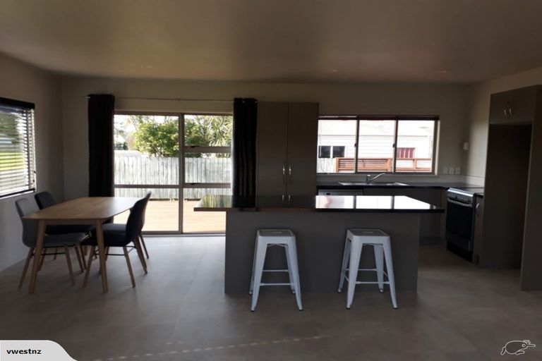 Photo of property in 1 Rena Place, Whitianga, 3510