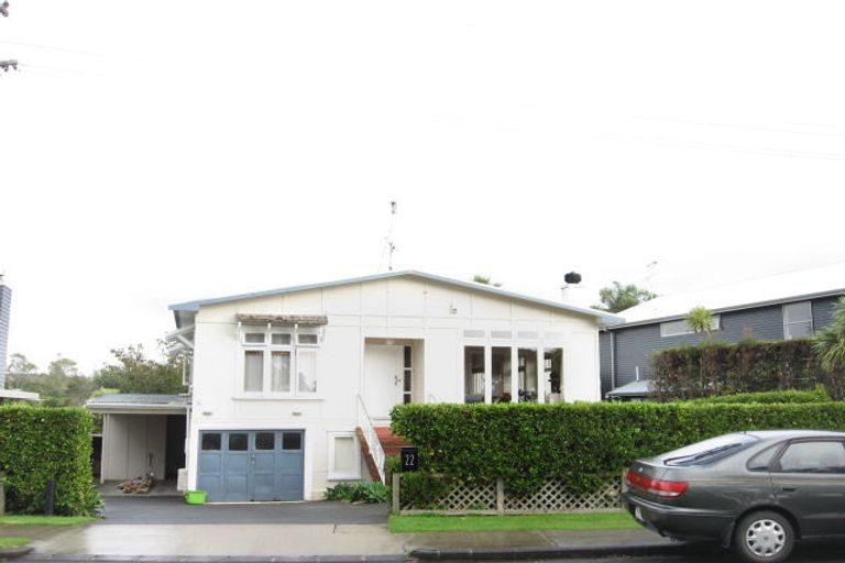 Photo of property in 22 Marine Parade, Mellons Bay, Auckland, 2014