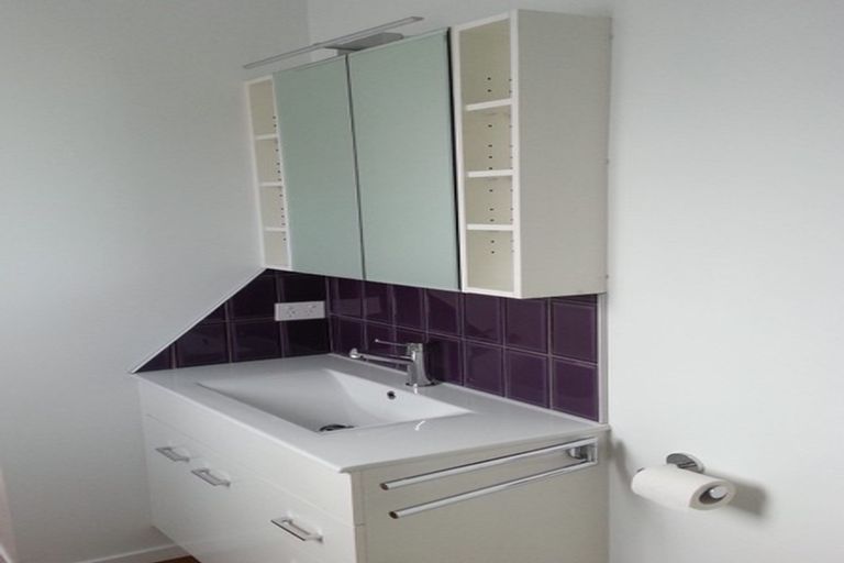 Photo of property in 26 Archibald Road, Kelston, Auckland, 0602