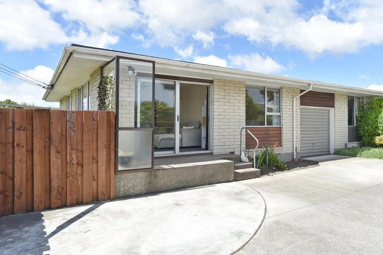 Photo of property in 1/40 Prestons Road, Redwood, Christchurch, 8051