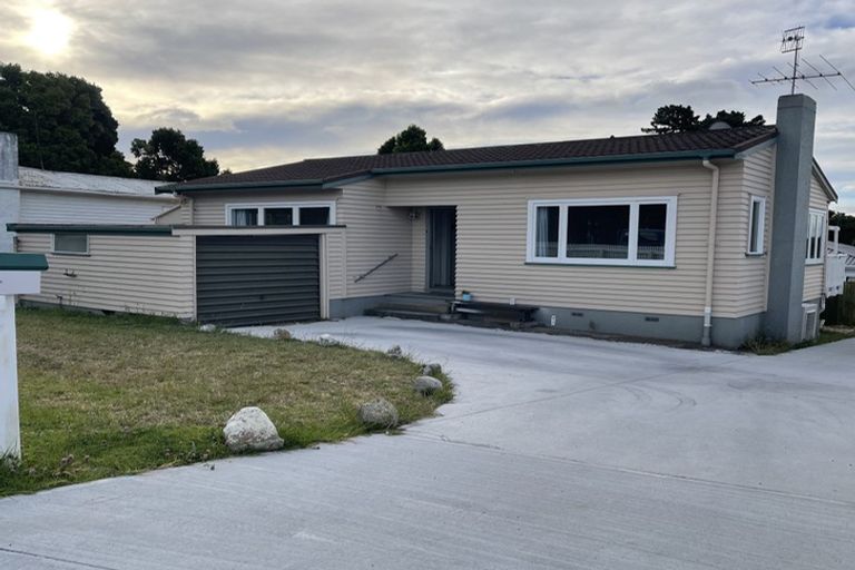 Photo of property in 62 College Road, Northcote, Auckland, 0627