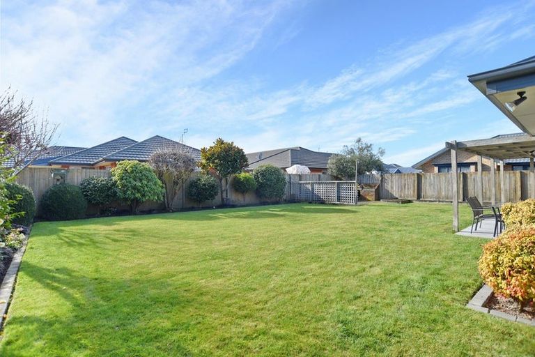 Photo of property in 8 Sheraton Place, Redwood, Christchurch, 8051