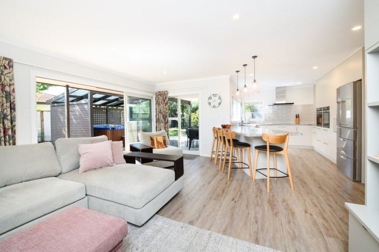 Photo of property in 12 Truscott Grove, Awapuni, Palmerston North, 4412