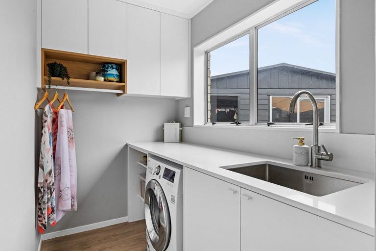 Photo of property in 19 Atherfold Crescent, Greenmeadows, Napier, 4112