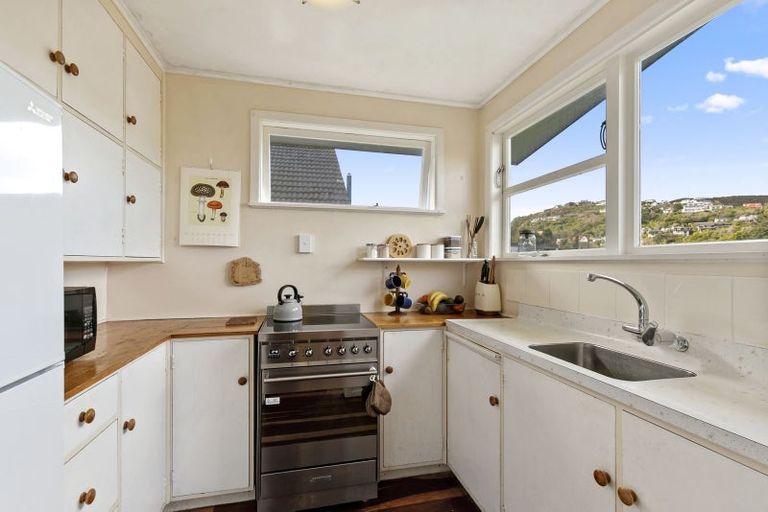 Photo of property in 16a Thurleigh Grove, Karori, Wellington, 6012