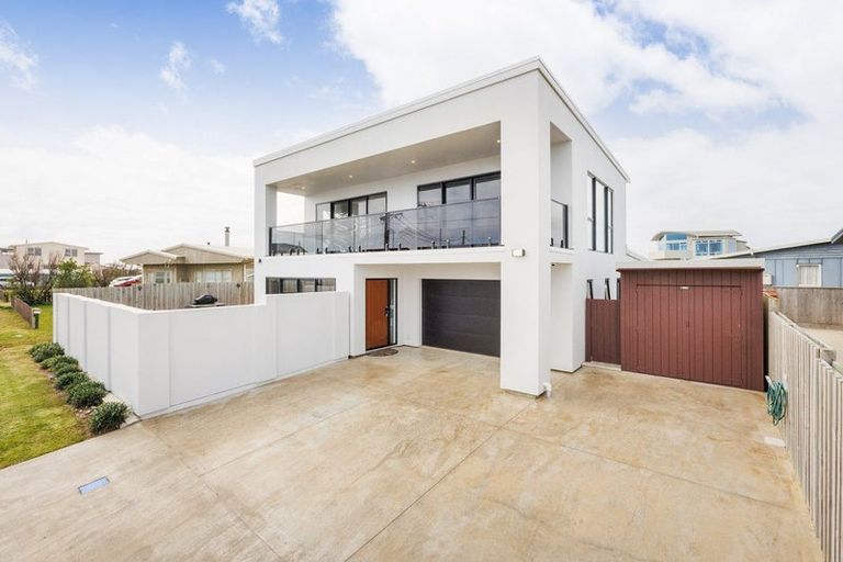 Photo of property in 29a Marine Parade South, Foxton Beach, Foxton, 4815