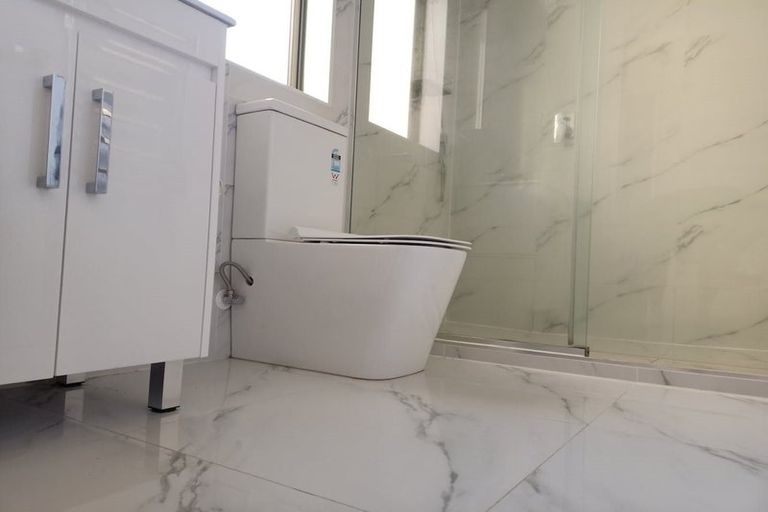 Photo of property in 21 Oaktree Avenue, Browns Bay, Auckland, 0630