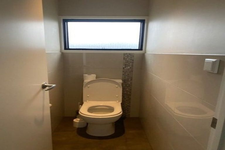 Photo of property in 38 Gosford Drive, Botany Downs, Auckland, 2010