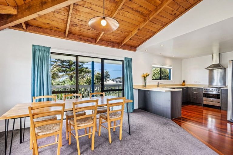 Photo of property in 9 Hall Road, Pataua North, Whangarei, 0175