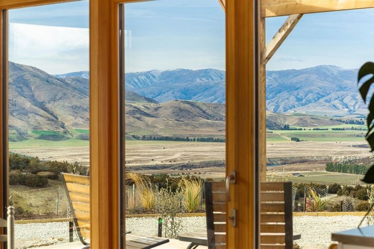 Photo of property in 12 Miharo Lane, Queensberry, Cromwell, 9383