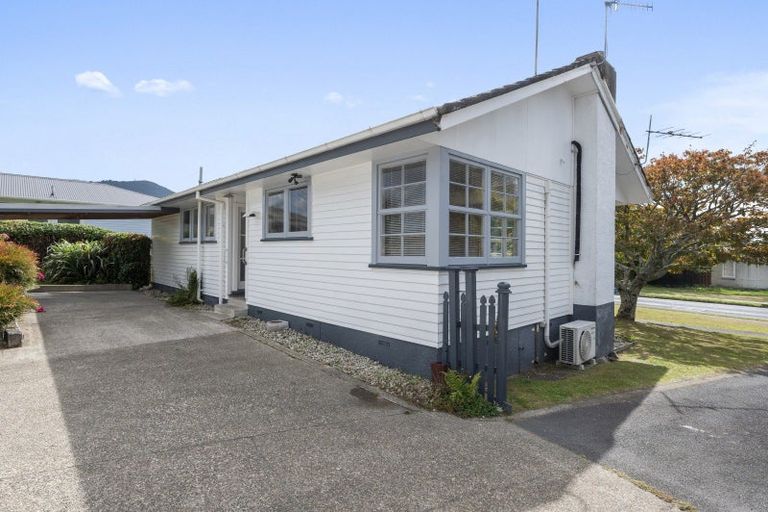 Photo of property in 100 Pandora Avenue, Sunnybrook, Rotorua, 3015