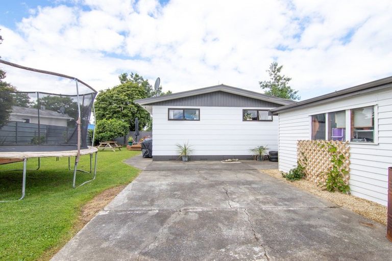 Photo of property in 6 Robinson Crescent, Westbrook, Palmerston North, 4412