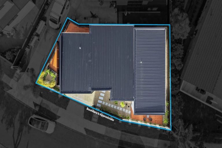 Photo of property in 6a Gulf Crest, Bucklands Beach, Auckland, 2012