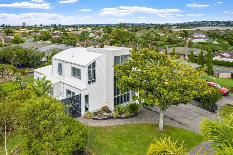 Photo of property in 121 Tauranga Place, Orewa, 0931