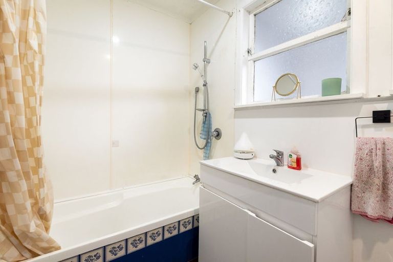 Photo of property in 522 Beach Road, Murrays Bay, Auckland, 0630