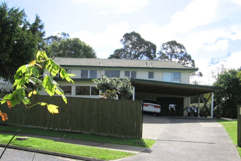 Photo of property in 3 Yarra Place, Botany Downs, Auckland, 2010