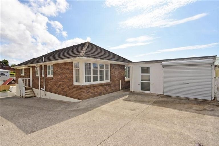 Photo of property in 22 Tomo Street, New Lynn, Auckland, 0600