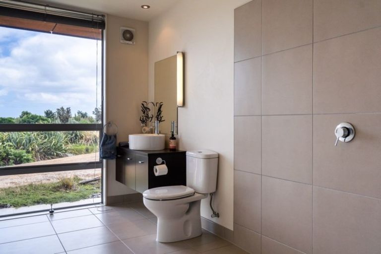 Photo of property in 40 Raukawa Road, Peka Peka, Waikanae, 5391