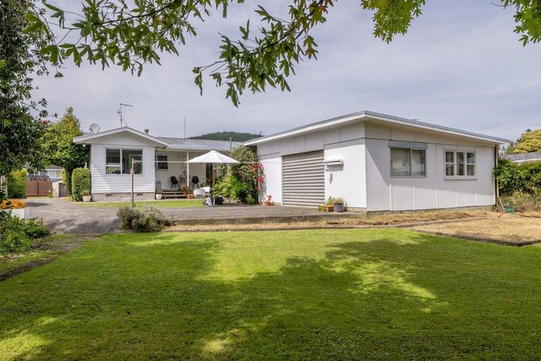 Photo of property in 13 Awatea Avenue, Paraparaumu, 5032