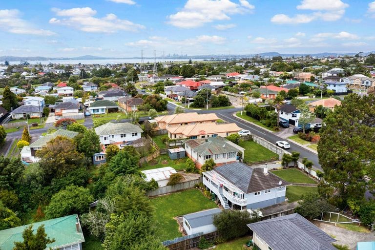 Photo of property in 5 Thomas Rea Place, Te Atatu South, Auckland, 0610