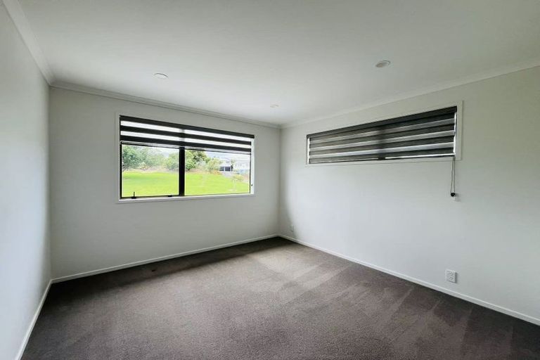 Photo of property in 15 Aronia Way, Goodwood Heights, Auckland, 2105