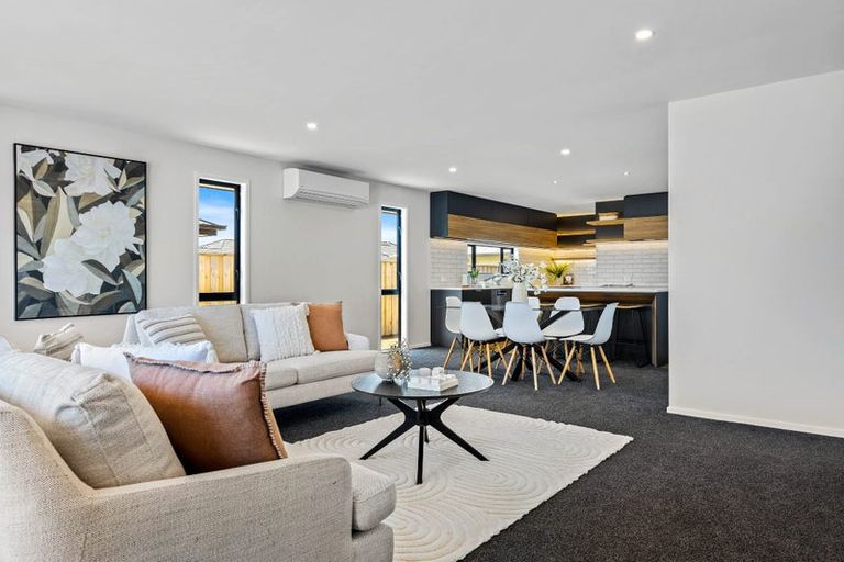 Photo of property in 21 Woodford Avenue, Woodend, 7610