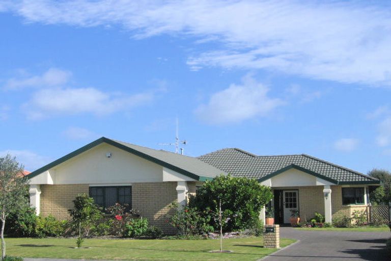 Photo of property in 22 Sandhurst Drive, Papamoa Beach, Papamoa, 3118