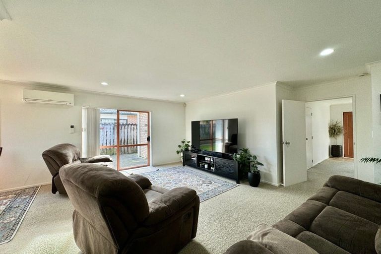 Photo of property in 8 Ettrick Lane, Papakura, 2110