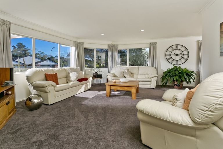 Photo of property in 53 Bluebird Crescent, Unsworth Heights, Auckland, 0632
