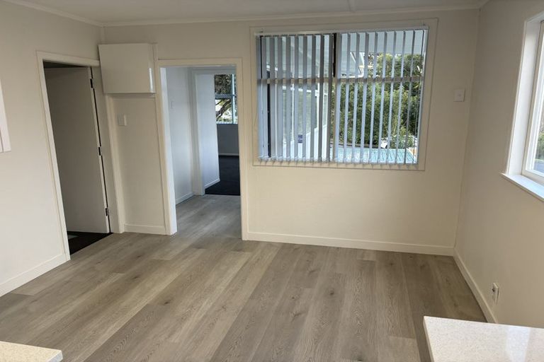 Photo of property in 13 Eastglen Road, Glen Eden, Auckland, 0602