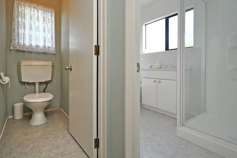 Photo of property in 2/37 Reeves Road, Pakuranga, Auckland, 2010