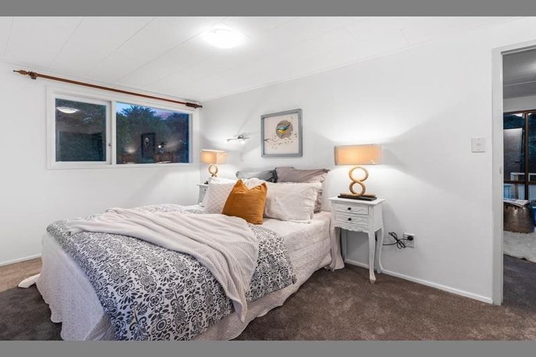 Photo of property in 40 Valley View Road, Glenfield, Auckland, 0629