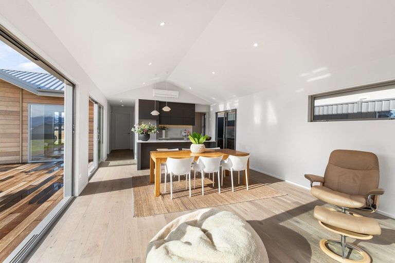 Photo of property in 8 The Heights Avenue, Wanaka, 9305