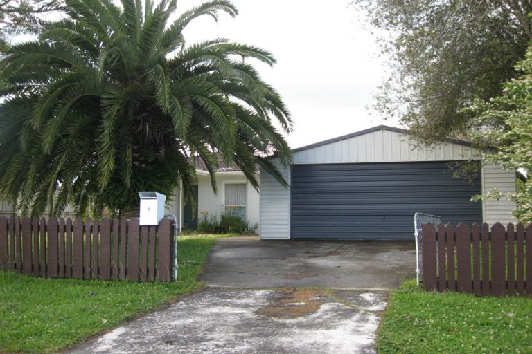 Photo of property in 5 Marybeth Place, Rosehill, Papakura, 2113