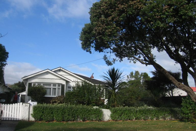 Photo of property in 14 Saint Albans Grove, Woburn, Lower Hutt, 5010