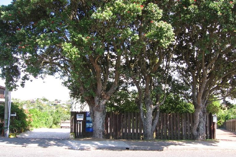 Photo of property in 1 Cliff Road, Torbay, Auckland, 0630