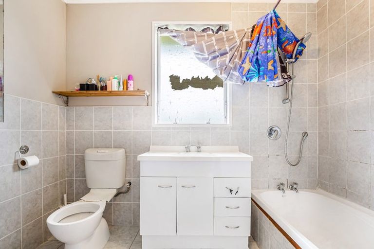 Photo of property in 20 Reinga Place, Massey, Auckland, 0614