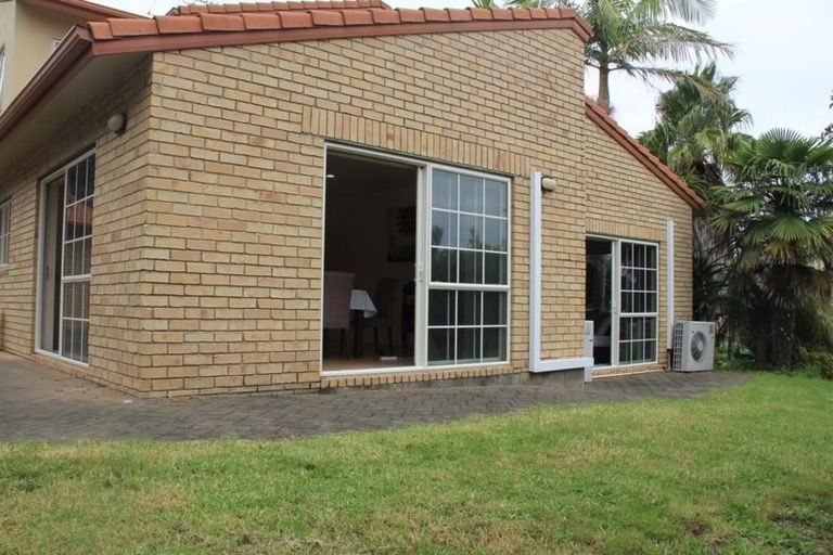 Photo of property in 22 Anaheim Boulevard, Shamrock Park, Auckland, 2016