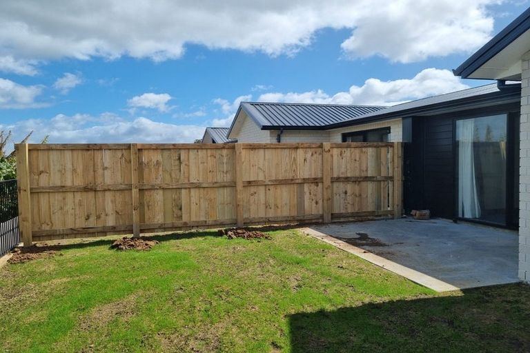 Photo of property in 2/72 Te Tiireke Drive, Glenview, Hamilton, 3206