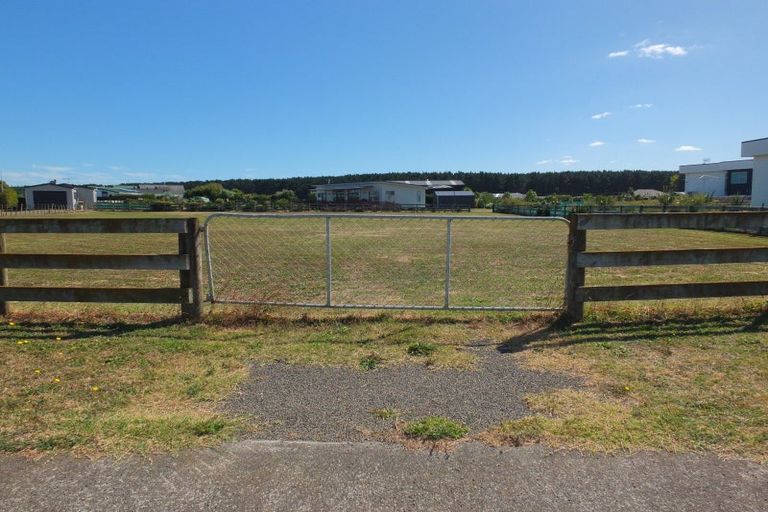 Photo of property in 2 Nicolas Place, Foxton Beach, Foxton, 4815