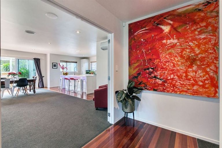 Photo of property in 14 Gavinike Place, Waimauku, 0812